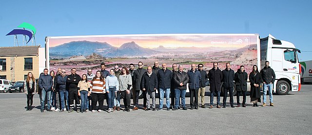 Un camión de gran tonelaje promocionará el plan turístico Floración, Siyâsa y el Cañón de Almadenes - 1, Foto 1