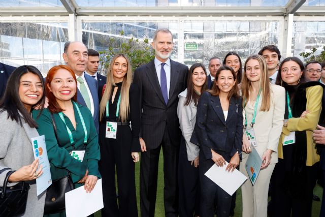 Su majestad el Rey entrega las Becas de formación de Iberdrola para el desarrollo del 'empleo verde' - 1, Foto 1