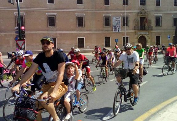 El 15 de abril una marcha en bici revindicará la implantación de medidas que fomenten el uso de la bicicleta en Murcia - 2, Foto 2