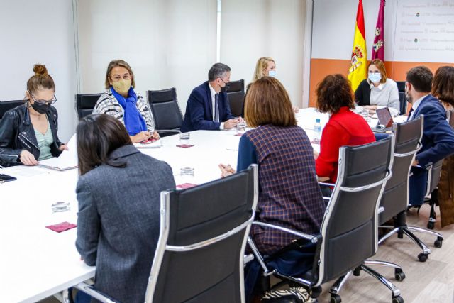 Isabel Franco coordina con las consejerías la atención a los desplazados ucranianos - 1, Foto 1