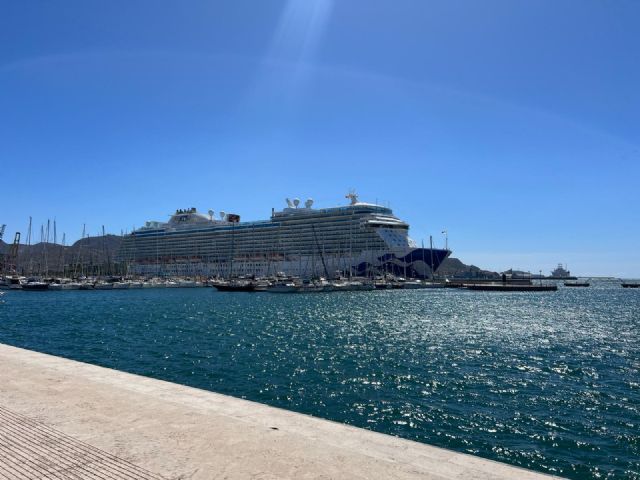 La llegada del buque Sky Princess da paso al mejor mes del año en escalas de cruceros en el Puerto de Cartagena - 1, Foto 1