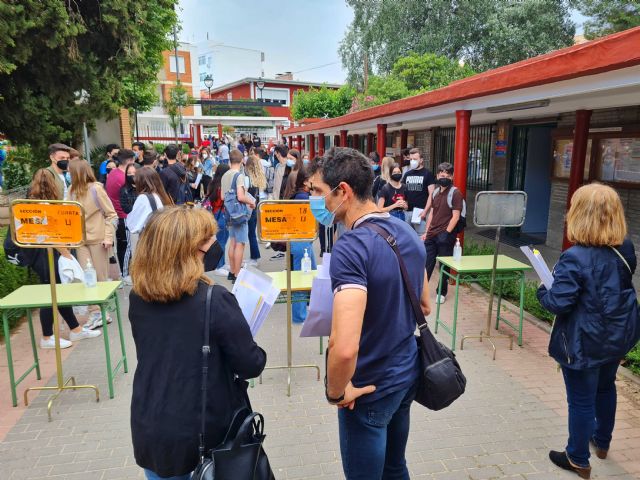 Cerca de 350 estudiantes de distintos puntos de la Comarca del Noroeste se examinan en Caravaca de las pruebas de acceso la Universidad EBAU - 2, Foto 2