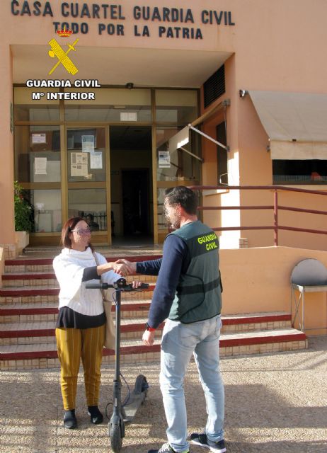 La Guardia Civil desarticula en San Pedro del Pinatar un grupo delictivo juvenil que sustraía patinetes eléctricos - 2, Foto 2