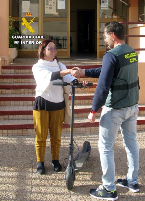 La Guardia Civil desarticula en San Pedro del Pinatar un grupo delictivo juvenil que sustraía patinetes eléctricos - 3, Foto 3