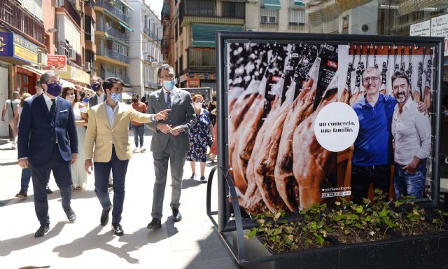 ´Un comercio. Una familia´, la exposición fotográfica que pone cara a los locales centenarios de San Antolín - 1, Foto 1