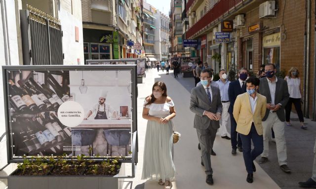 ´Un comercio. Una familia´, la exposición fotográfica que pone cara a los locales centenarios de San Antolín - 3, Foto 3