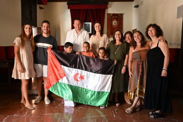 El Ayuntamiento de Mula colabora con el programa ‘Vacaciones en paz’ de la Asociación Sonrisa Saharaui - 1, Foto 1