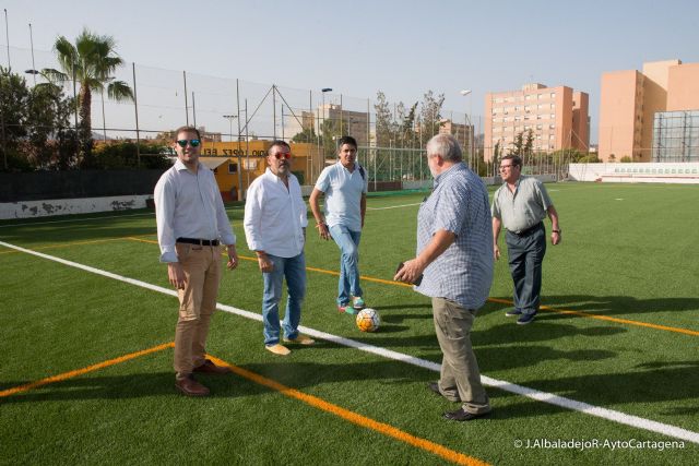 Segado (MC) atiende las demandas de los clubes y pide un plan de renovación de luminarias para los campos de fútbol municipales - 1, Foto 1