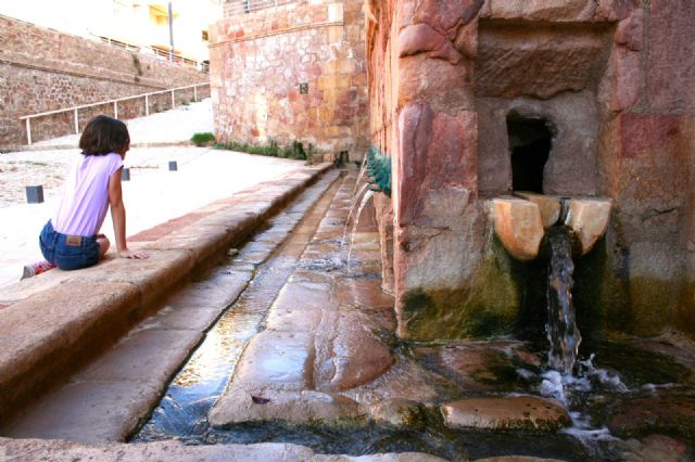 Más riegos en los jardines y ampliación del horario de las fuentes durante las olas de calor en Lorca - 1, Foto 1