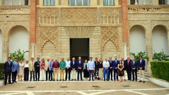 Ayuntamiento de Sevilla . El alcalde preside la constitución del Consejo de Sevilla 2029, que toma su primera decisión, ofrecer al rey la Presidencia de Honor de la efemérides - 1, Foto 1