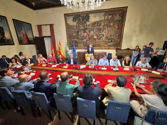 Ayuntamiento de Sevilla . El alcalde preside la constitución del Consejo de Sevilla 2029, que toma su primera decisión, ofrecer al rey la Presidencia de Honor de la efemérides - 2, Foto 2