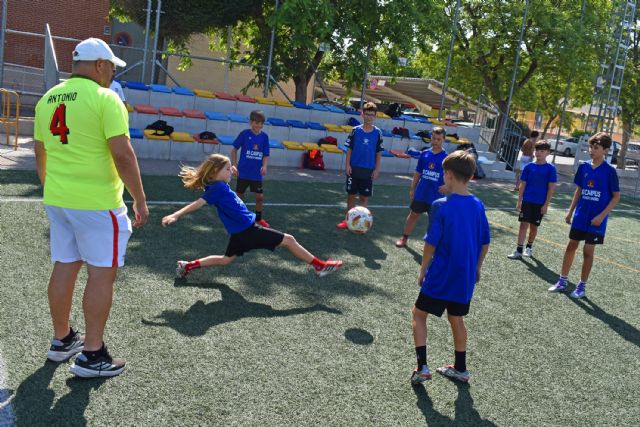 El Atlético Torreño CF cierra una nueva edición de su campus de verano con la participación de unos 80 futbolistas El Atlético Torreño CF cierra una nueva edición de su campus de verano con la participación de unos 80 futbolistas