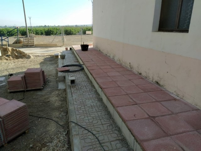 A punto de finalizar las obras para acondicionar la nueva zona recreativa y de barbacoas en La Costera, Foto 2