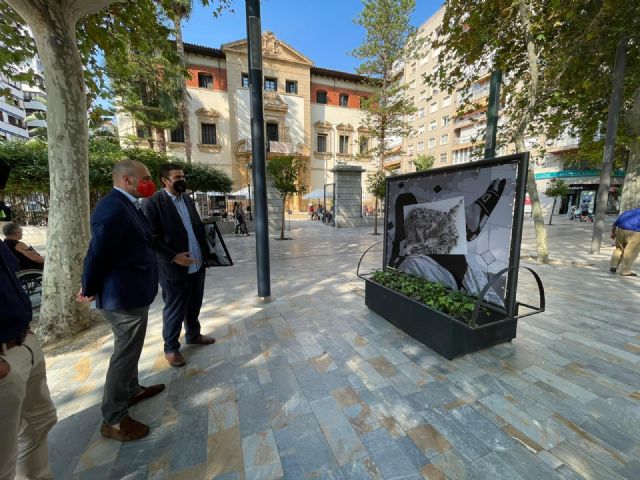 21 creadores exponen desde hoy junto la Feria del Libro de Murcia - 2, Foto 2