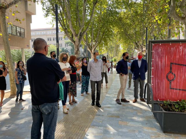 21 creadores exponen desde hoy junto la Feria del Libro de Murcia - 3, Foto 3