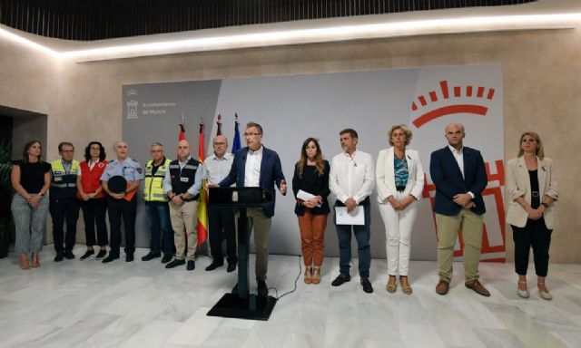 El alcalde reúne al Comité de Crisis Municipal para evaluar la situación del incendio de Atalayas - 1, Foto 1