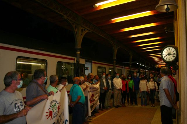 Fulgencio Gil: los vecinos de Lorca y su comarca sufrimos tres años de aislamiento ferroviario sin saber siquiera cuándo regresarán los trenes - 2, Foto 2