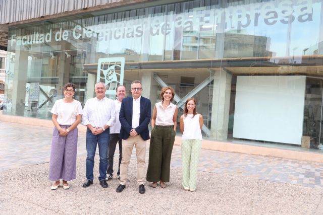 Ángel Rafael Martínez, reelegido decano de la Facultad de Ciencias de la Empresa con el 97% de los votos Ángel Rafael Martínez, reelegido decano de la Facultad de Ciencias de la Empresa con el 97% de los votos