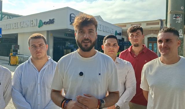 Landáburu: 'Una generación de jóvenes lleva cinco años sin tren mientras la banda de Sánchez se ha puesto las botas' Landáburu: 'Una generación de jóvenes lleva cinco años sin tren mientras la banda de Sánchez se ha puesto las botas'