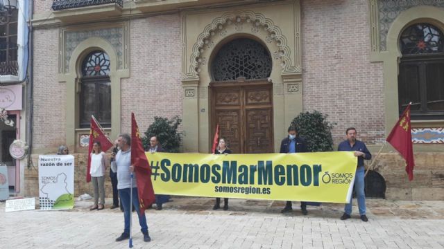 Somos Región se manifestó en la plaza del ayuntamiento de Águilas el pasado sábado 30 de octubre - 1, Foto 1