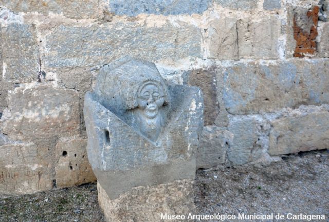 Patrimonio Arqueológico reubicará dos ménsulas en la Torre del Homenaje del Castillo de la Concepción - 1, Foto 1