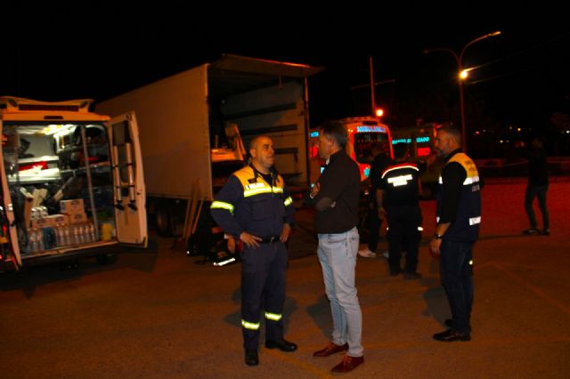 La primera columna del dispositivo de ayuda del Ayuntamiento de Lorca con destino a Valencia ha partido este viernes desde el Centro de Emergencias - 1, Foto 1