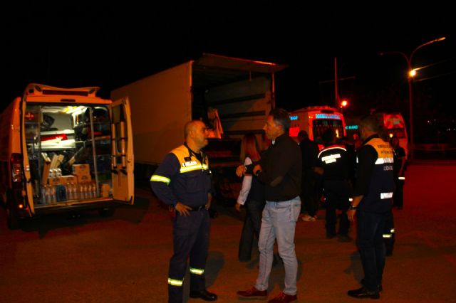 La primera columna del dispositivo de ayuda del Ayuntamiento de Lorca con destino a Valencia ha partido este viernes desde el Centro de Emergencias - 2, Foto 2