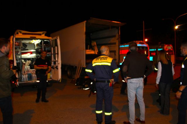 La primera columna del dispositivo de ayuda del Ayuntamiento de Lorca con destino a Valencia ha partido este viernes desde el Centro de Emergencias - 4, Foto 4