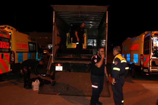 La primera columna del dispositivo de ayuda del Ayuntamiento de Lorca con destino a Valencia ha partido este viernes desde el Centro de Emergencias - 5, Foto 5