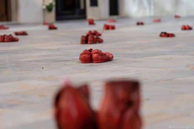 Zapatos Rojos en la Plaza del Par contra la Violencia Machista - 1, Foto 1