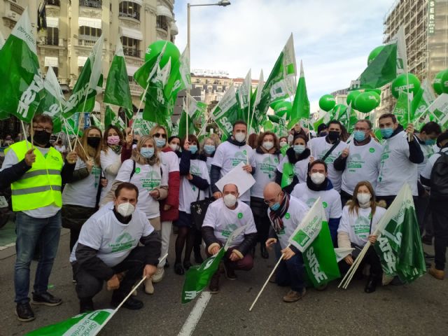 Protesta multitudinaria de SATSE ante el Congreso para proteger y defender a la sanidad y sus profesionales - 1, Foto 1