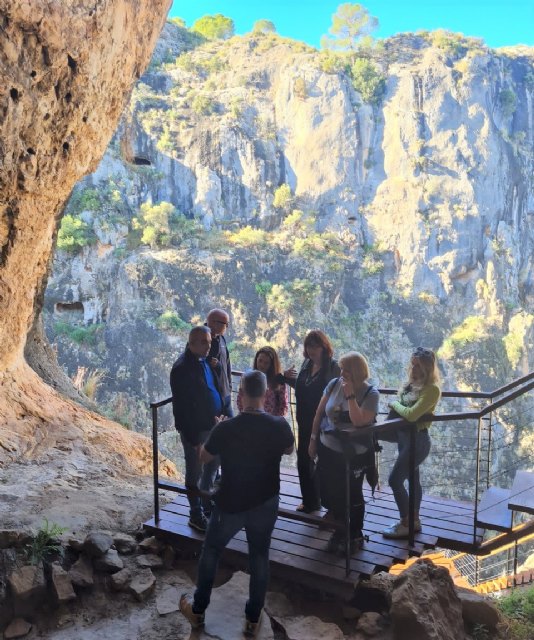 Cinco prestigiosos tour-operadores visitan el cañón de Almadenes - 1, Foto 1