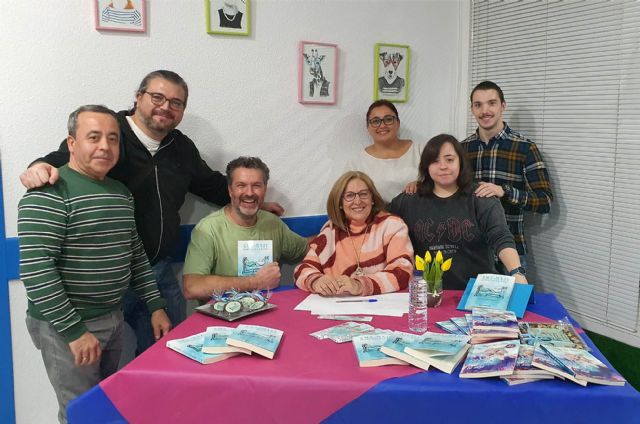 Estudiantes americanos conocen, Ama-Mazu, la última novela de Aurora Rey, en el IV Encuentro Cultural de la Academia Gema Pérez Pinto - 3, Foto 3