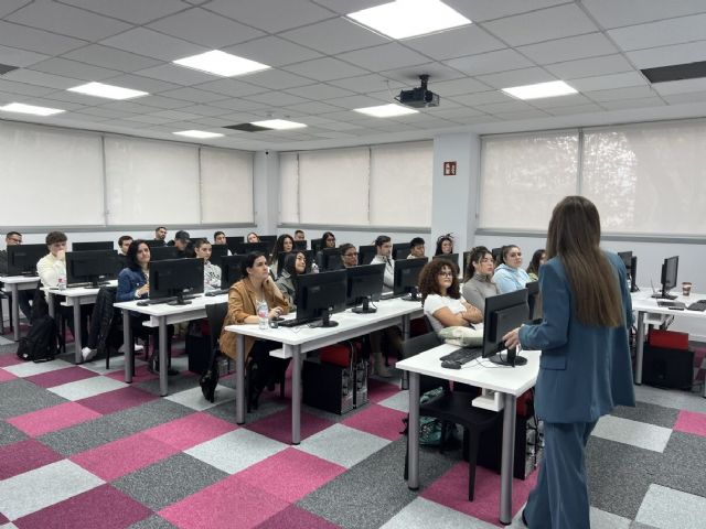 UNIVERSAE favorece el salto al mercado laboral de sus alumnos con una nueva herramienta de Coca Cola - 1, Foto 1