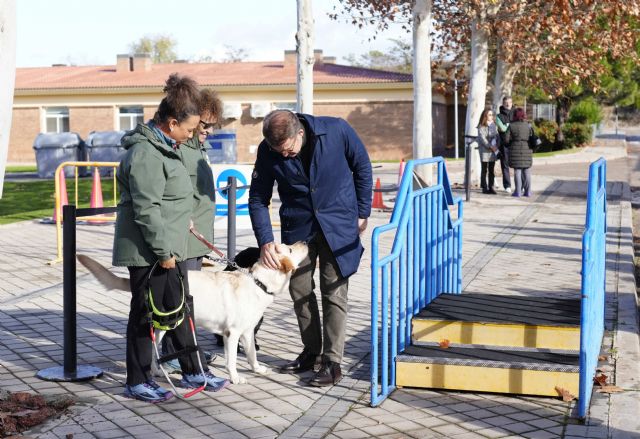 Núñez Feijóo conoce la excelencia de los perros guía de la ONCE - 3, Foto 3