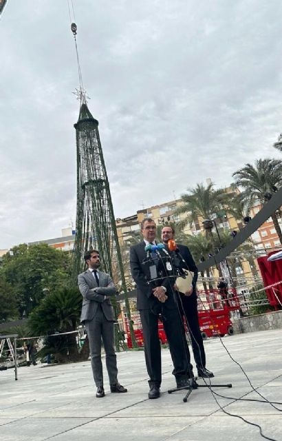 Carlos Alcaraz encenderá el Gran Árbol de Navidad, cuyo halo de luz podrá alcanzar los 1.000 metros de altura - 1, Foto 1