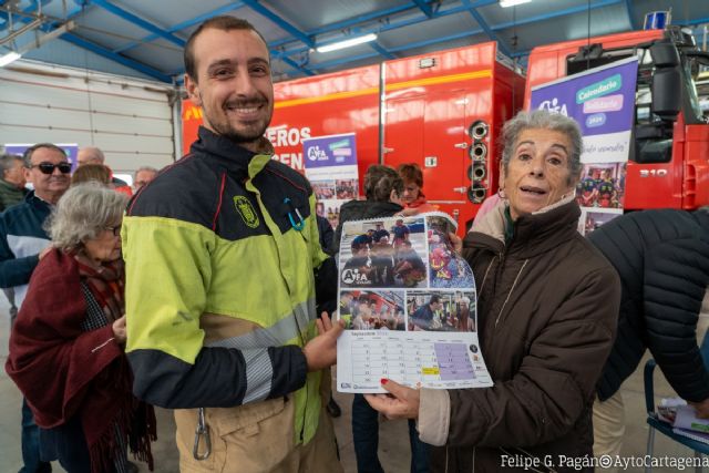 Bomberos de Cartagena participan en el calendario solidario por el Alzhéimer de AFA Levante - 1, Foto 1