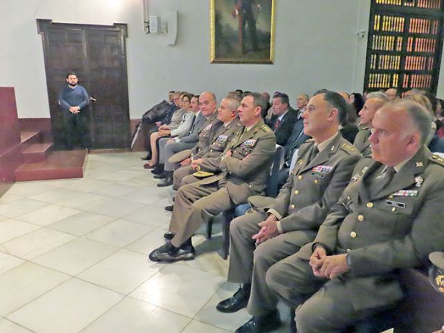 El centro explica que el premio tiene como finalidad reconocer y estimular públicamente a la persona, asociación, institución o entidad que promueva y fomente la difusión y conocimiento de la historia - 2, Foto 2