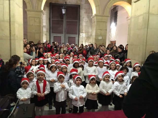 Inauguración del Esplendor Navideño: Belén Municipal en el Palacio Episcopal de Murcia con Villancicos, Espectáculos de Coral Discantus y Encuentro de Cuadrillas - 1, Foto 1