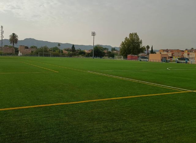 El Ayuntamiento invierte 1'5 millones de euros en renovar el césped de cinco campos de fútbol municipales - 1, Foto 1