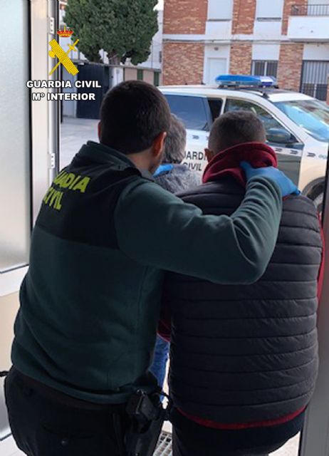 La Guardia Civil desmantela un grupo delictivo que cometió un atraco en un comercio de Bullas - 3, Foto 3