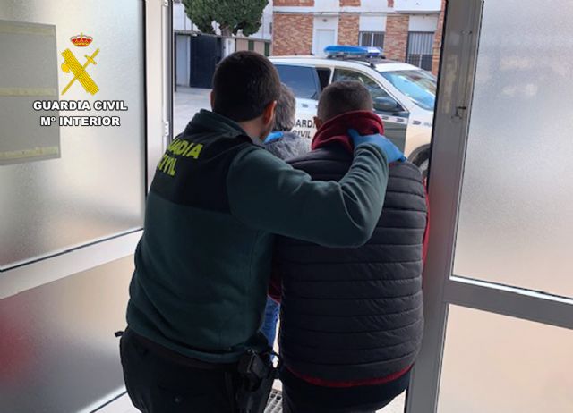 La Guardia Civil desmantela un grupo delictivo que cometió un atraco en un comercio de Bullas - 5, Foto 5