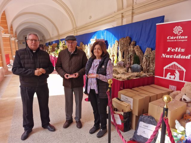 La UCAM entrega la recaudación del concierto solidario 'Wonka' a Cáritas - 1, Foto 1