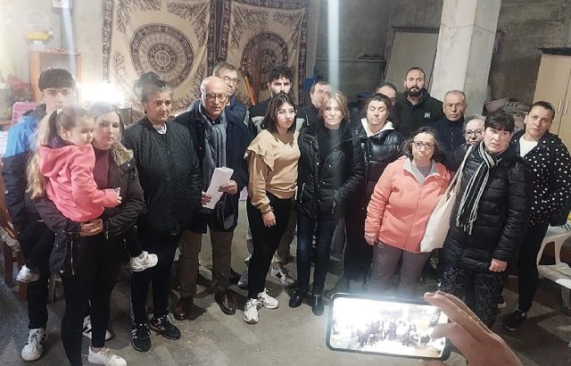 Familias de San Pedro anuncian que se encerrarán en el Ayuntamiento si el gobierno local no asume de inmediato su responsabilidad por los daños derivados del vial de los barrios altos - 1, Foto 1