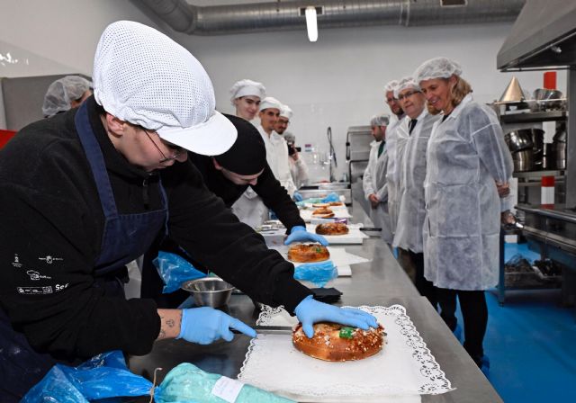 Niños murcianos decorarán 350 roscones elaborados por la Escuela de Hostelería Murcia Emplea - 1, Foto 1