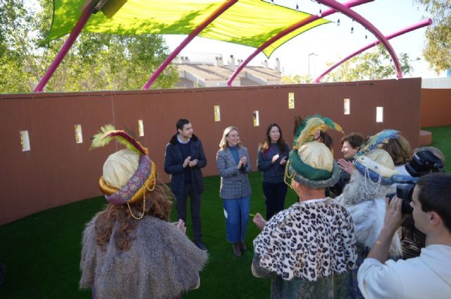 La Comunidad transforma el patio de la residencia para personas con discapacidad de Churra en un jardín multisensorial - 2, Foto 2