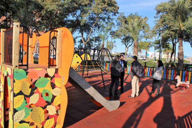 El Ayuntamiento remodela los juegos infantiles del jardín de La Salud tras los actos vandálicos sufridos - 1, Foto 1