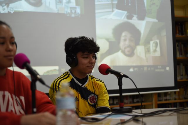 Yesion García habla de poesía con jóvenes del Premio Mandarache - 1, Foto 1