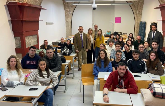 El Gobierno regional y la UMU se comprometen por escrito con los alumnos de la Escuela de Enfermería de Cartagena - 1, Foto 1