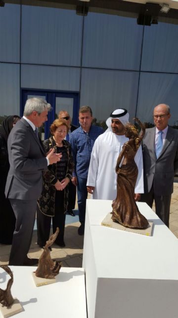 Maite Defruc, la escultora de los trofeos del Festival de Cante de Lo Ferro, lleva a cabo una exitosa exposición en Dubai - 2, Foto 2